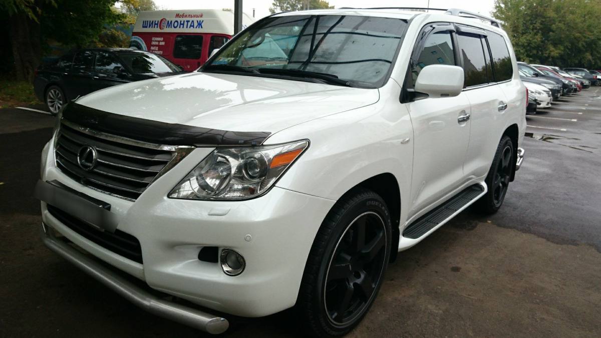 Lexus LX III