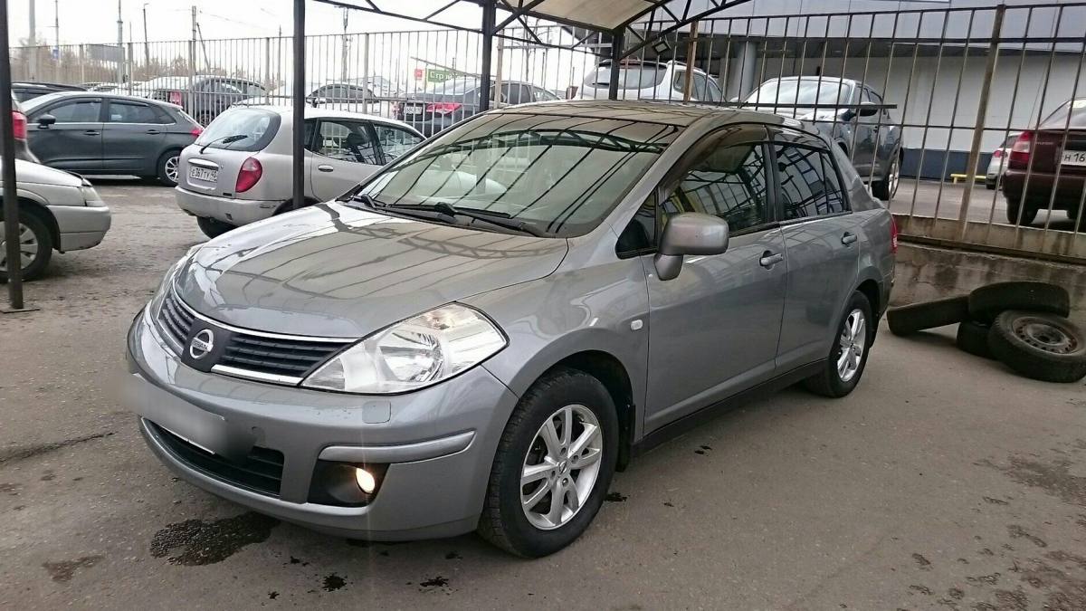 Nissan Tiida I