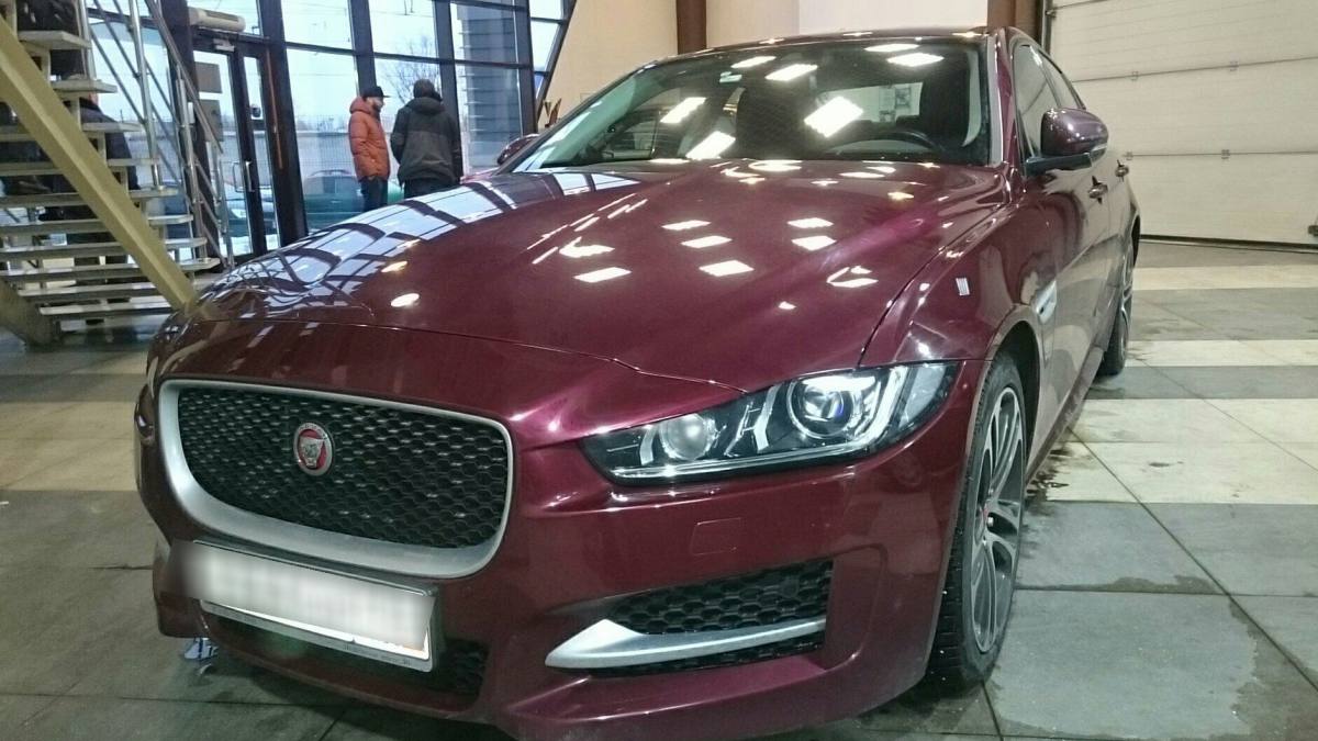 Jaguar XE