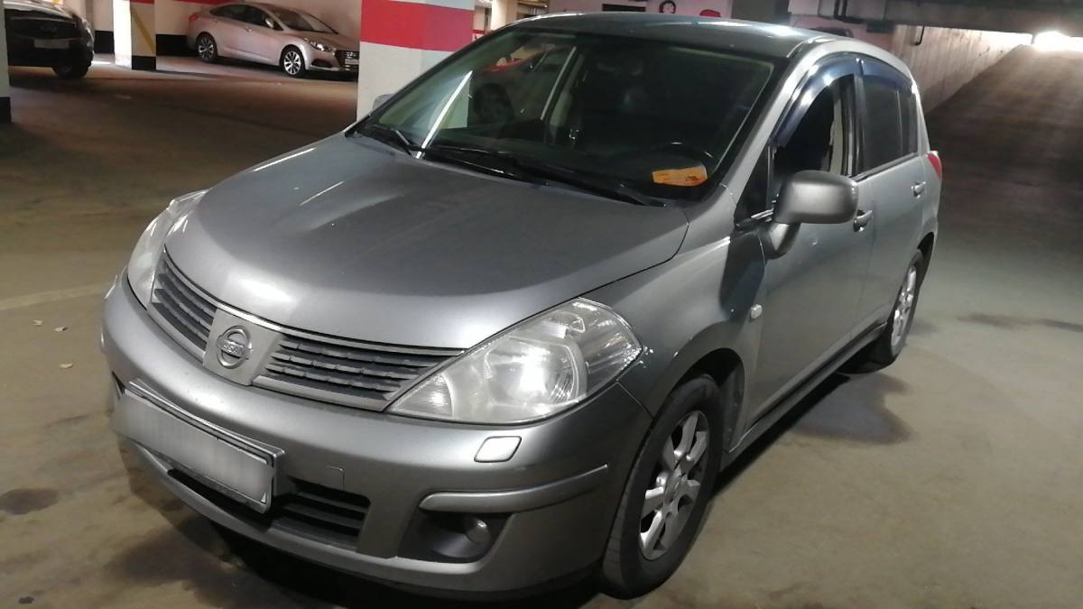 Nissan Tiida I