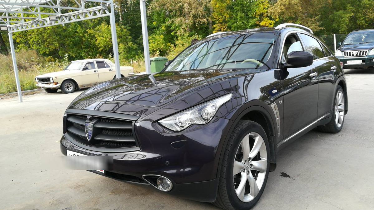 Infiniti FX II