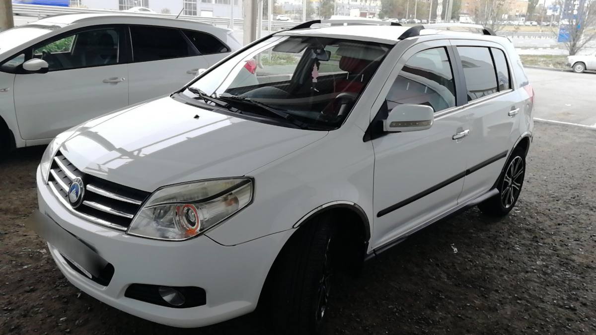 Geely MK Cross