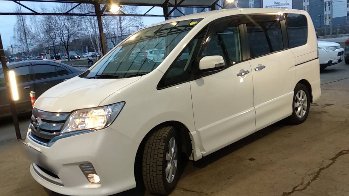 Nissan Serena IV (C26) 2011