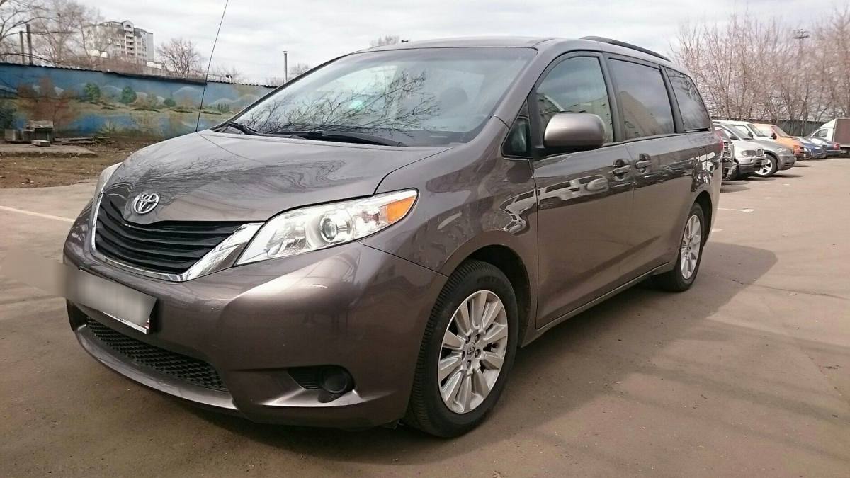 Toyota Sienna III 2012