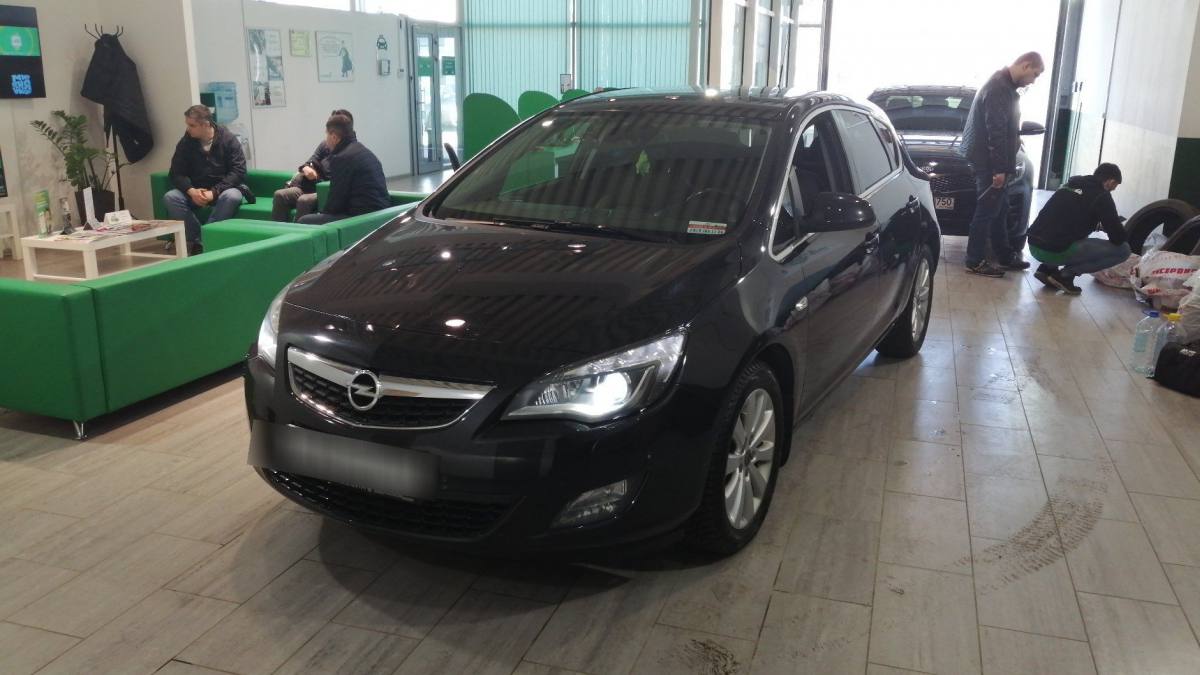 Opel Astra J 2011