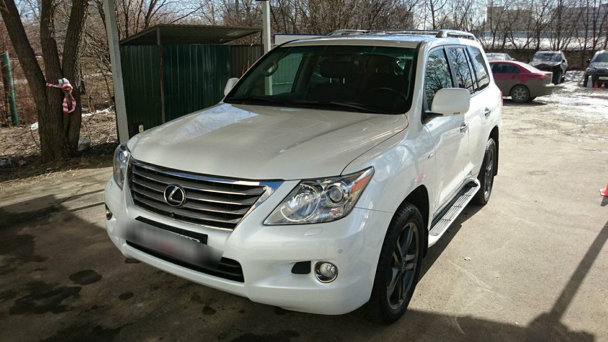 Lexus LX III 2011