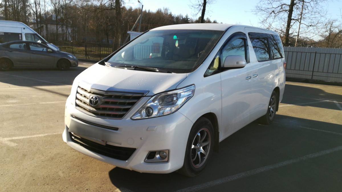 Toyota Alphard II