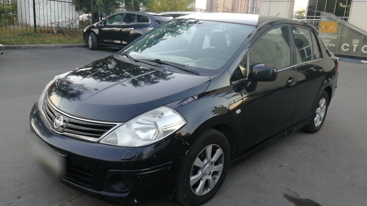 Nissan Tiida I